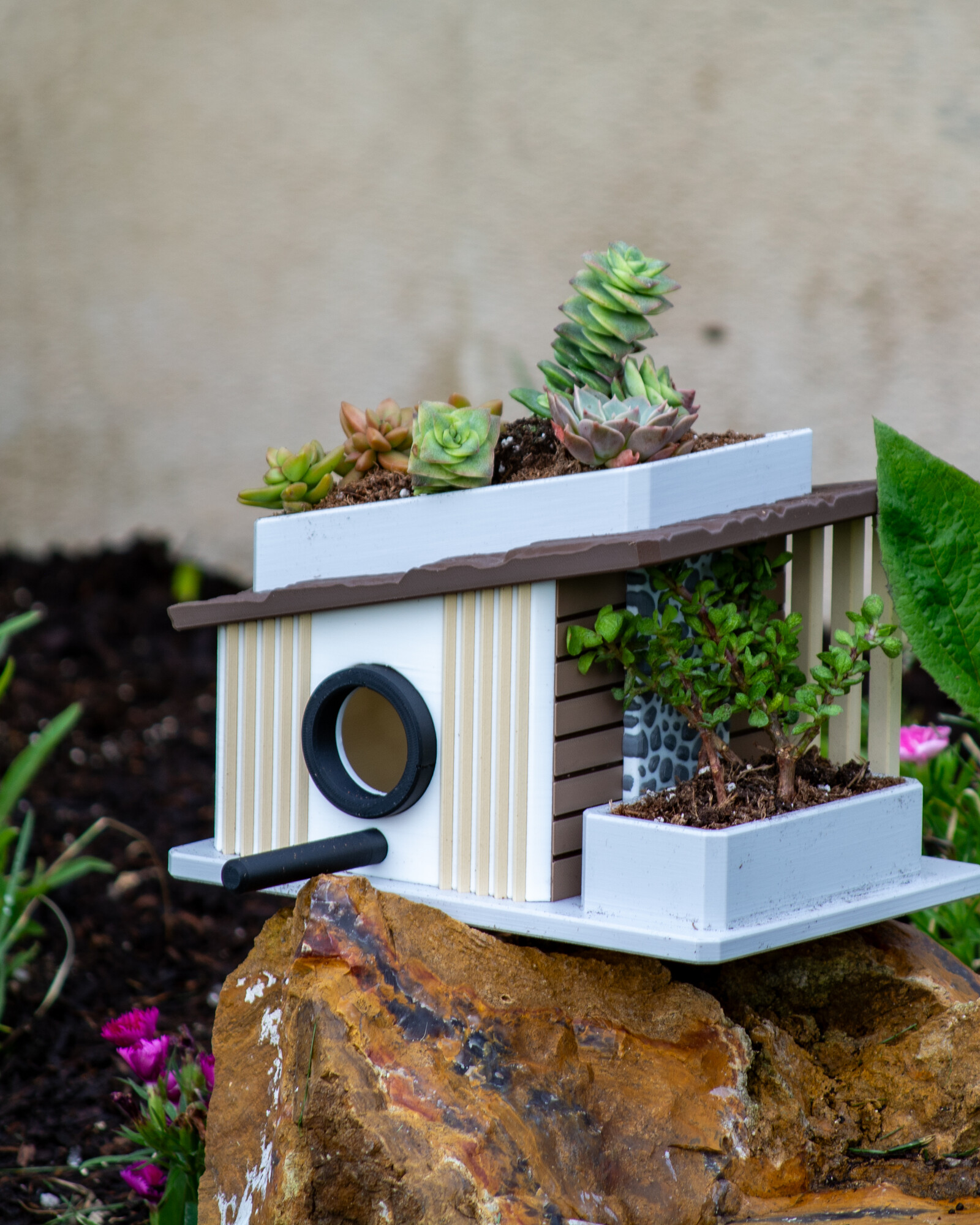 Birdhouse 002 - Mid-Century Modern Birdhouse & Succulent Planter